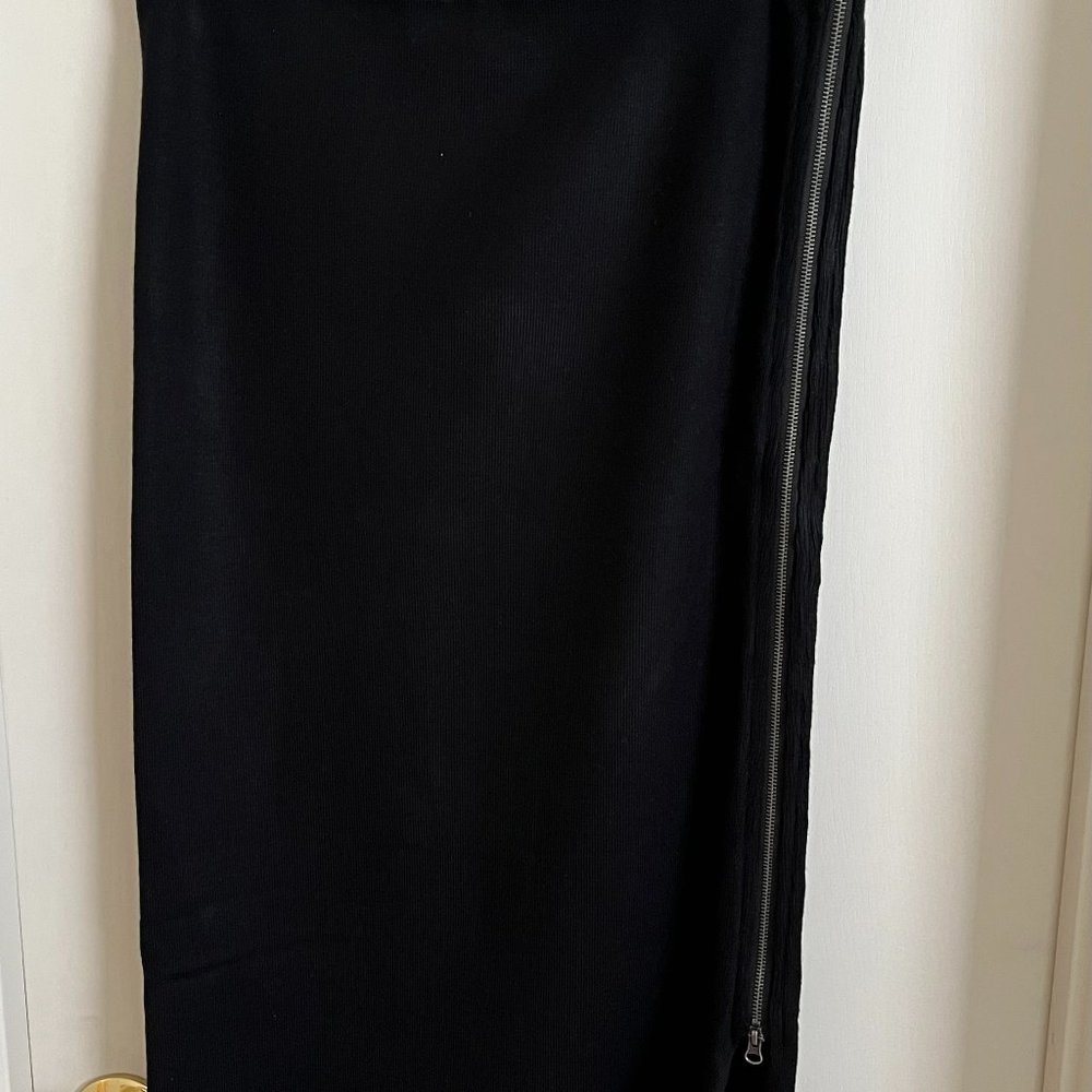 XXI Black knit skirt. Zips fully down the side with 10" opening at bottom